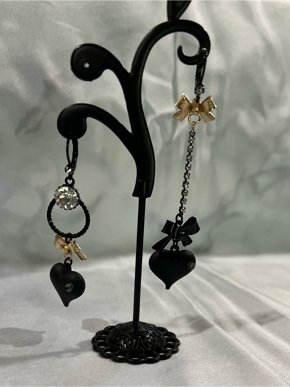 Betsy Johnson Black Heart Bow and Rhinestones Drop Earrings Asymmetric LIKE NEW